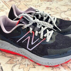 New Balance Women's, DynaSoft Nitrel V5 Trail Running Shoe sz 9